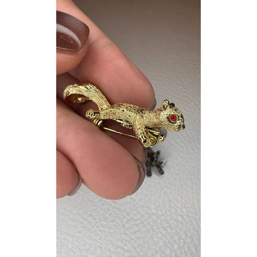 2‎ Vintage Signed Gerry's Squirrel Brooches Enamel and Gold Tone Animal Pins